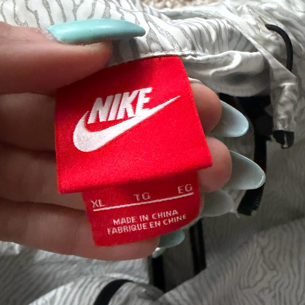 Nike White and Black windbreaker, zebra pattern athletic sport Jacket - Picture 5 of 5